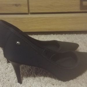 Vera Wang black heels